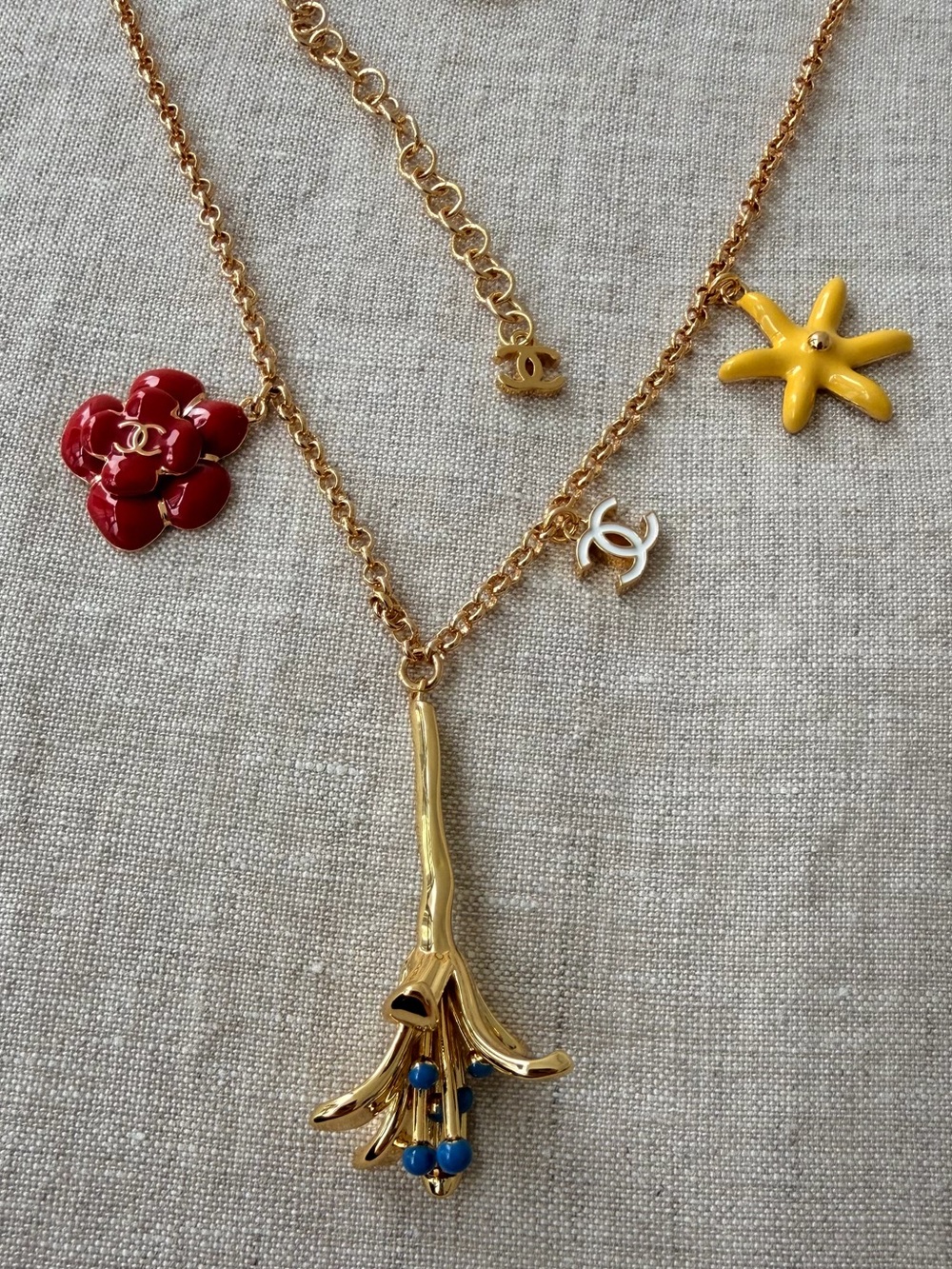 ❤️CHANEL Gold Flower Pendant Necklace with Blue and Red Accents💙✨